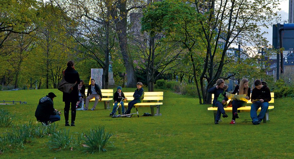 Licht im Park. Die Lichtbank in Frankfurt zur Luminale
